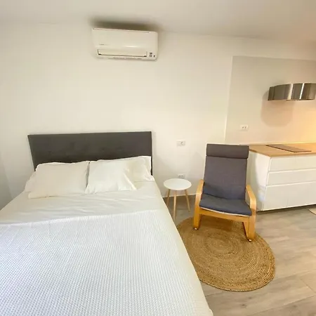 Estudio En Cristianos. Ubicacion Ideal. Appartement